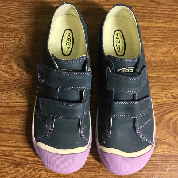 keen velcro sneakers